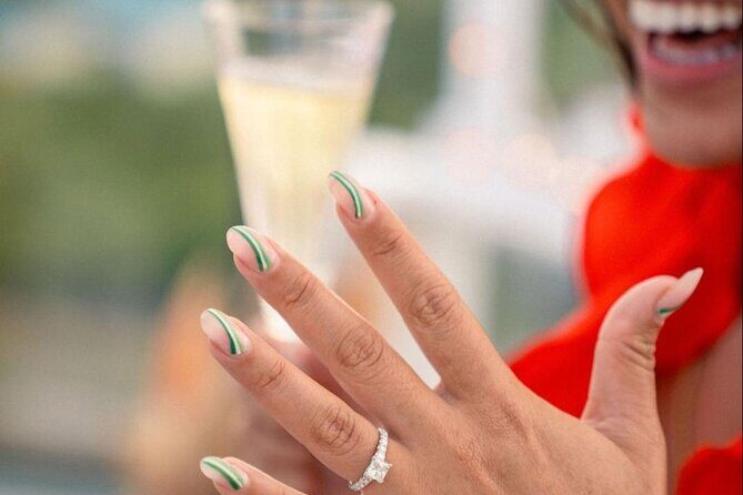 Diamonds and Cocktails a Shopping Experience in Grand Cayman - Price and value: what $25 per person buys you