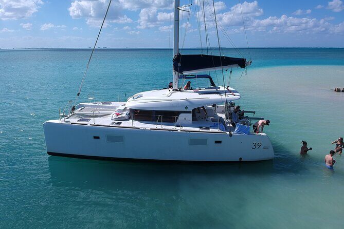 Private Luxury Catamaran Tour to Stingray City and Snorkel - Stingray City: Southern Stingrays, a 3-Foot Sandbar, and Clear Guidance