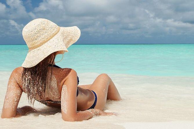 Seven Mile Beach Getaway - A short coach ride to real Caribbean beach