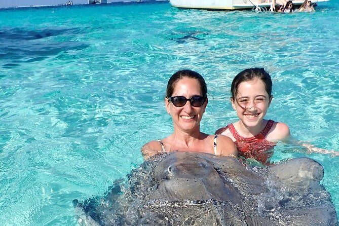 Stingray City Experience Plus One Snorkeling Stop - The boat ride: why the crew and cabin cruiser matter