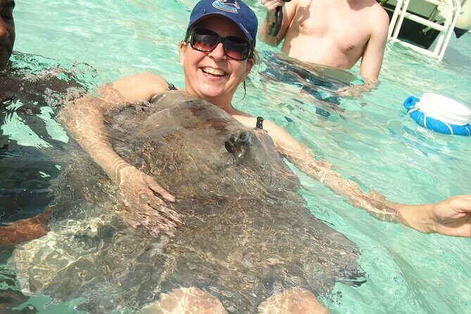 Stingray City Experience Plus Two Snorkeling Stops on Grand Cayman - The boat ride and crew: why it feels organized